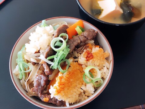 牛肉とごぼうとにんじんの炊き込みごはん♪